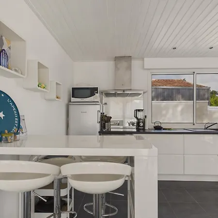 Maison Pour 8 - Terrasse - Barbecue - 500 M Holiday home